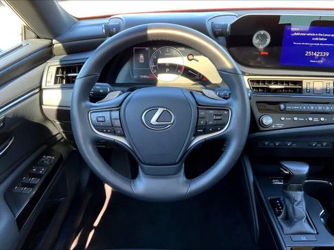 Used 2024 Lexus ES 250 w/ Premium Package image 9