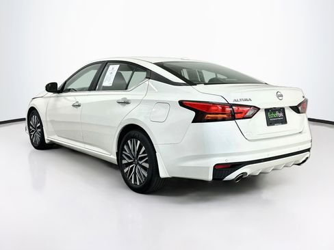 Used 2024 Nissan Altima 2.5 SV w/ SV Premium Package FWD image 5
