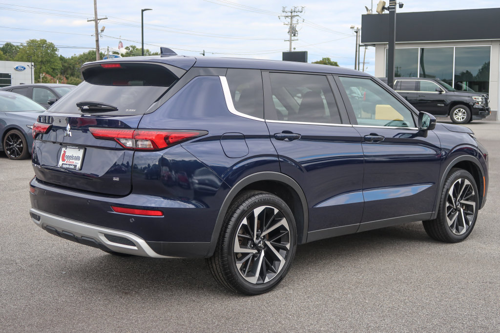 Used 2024 Mitsubishi Outlander AWD image 9