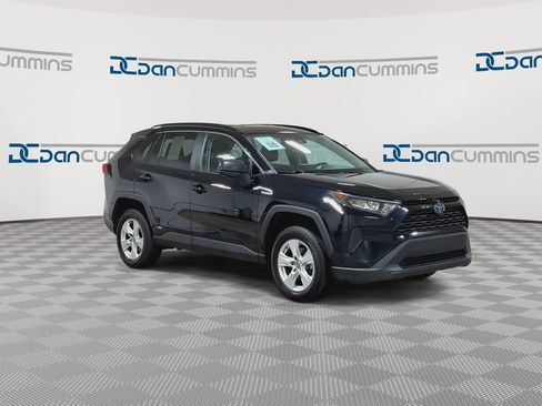 Used 2021 Toyota RAV4 LE AWD/4WD image 2