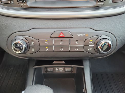 Used 2020 Kia Sorento LX image 33