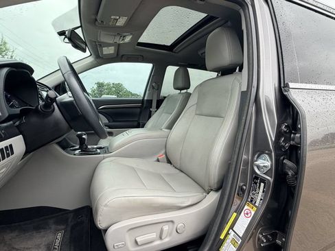 Used 2016 Toyota Highlander Limited FWD image 27