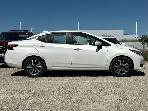 Used 2024 Nissan Versa SV FWD image 9