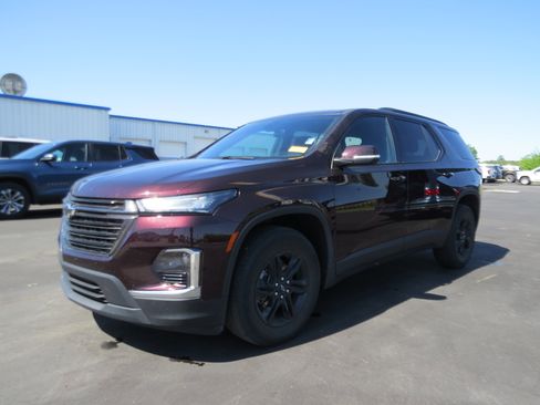 Used 2023 Chevrolet Traverse LT image 3