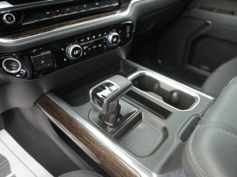 Used 2025 GMC Sierra 1500 Elevation image 27