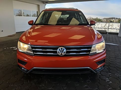 Used 2018 Volkswagen Tiguan SEL w/ 3rd Row Seat Package image 2