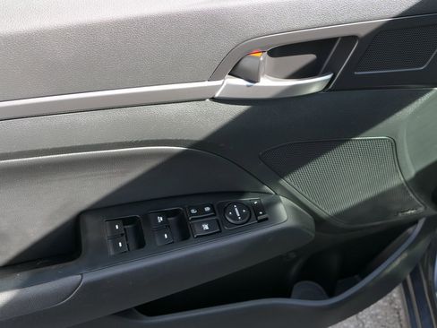 Used 2020 Hyundai Elantra Limited w/ Cargo Package (C1) image 14