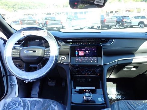 New 2025 Jeep Grand Cherokee L Altitude image 14