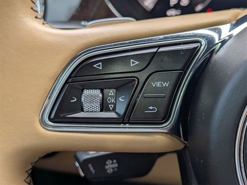 Used 2021 Bentley Bentayga V8 image 21