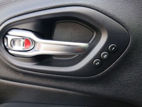 Used 2019 Jeep Cherokee Limited w/ Trailer Tow Group image 28