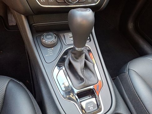 Certified 2022 Jeep Cherokee Limited image 16