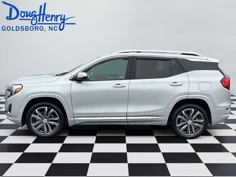 Used 2020 GMC Terrain Denali w/ Denali Premium Package image 2