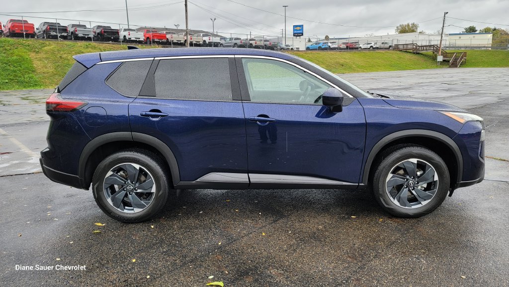 Used 2025 Nissan Rogue SV AWD/4WD image 14