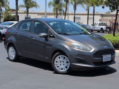 Used 2016 Ford Fiesta SE FWD image 2