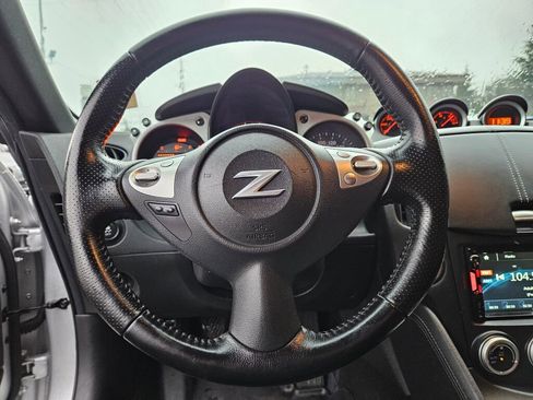 Used 2014 Nissan 370Z Coupe image 2