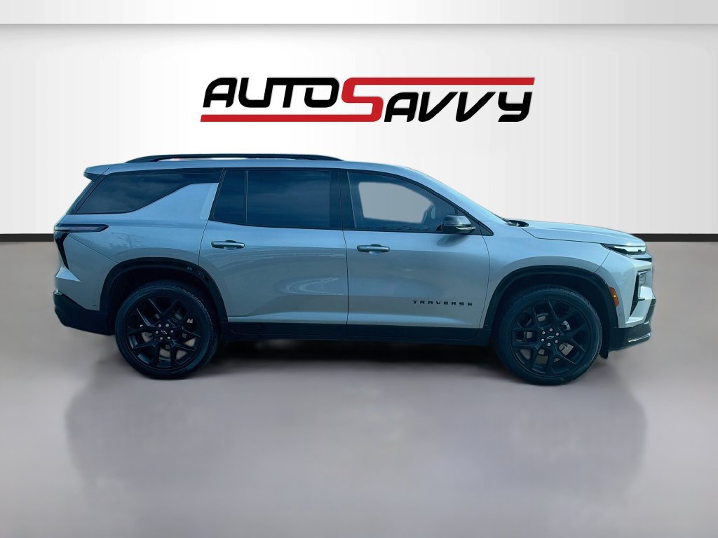 Used 2026 Chevrolet Traverse RS FWD image 8