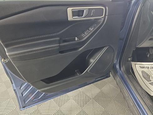 Used 2020 Ford Explorer XLT w/ Equipment Group 202A AWD/4WD image 11