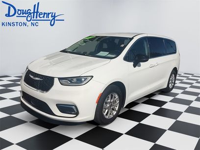 Used 2024 Chrysler Pacifica Touring-L