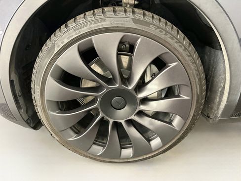 Used 2024 Tesla Model Y Long Range AWD/4WD image 35