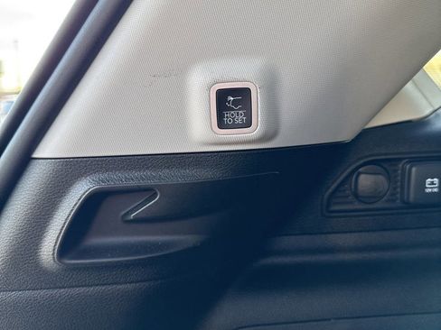 Used 2022 Jeep Grand Cherokee Limited w/ Luxury Tech Group II image 6