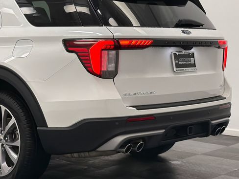Used 2025 Ford Explorer Platinum w/ Ultimate Package AWD/4WD image 7
