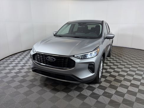 Used 2023 Ford Escape Active w/ Tech Pack #2 image 2