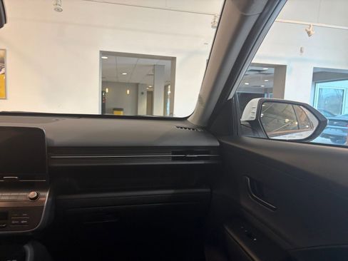 Used 2025 Hyundai Kona SEL image 35