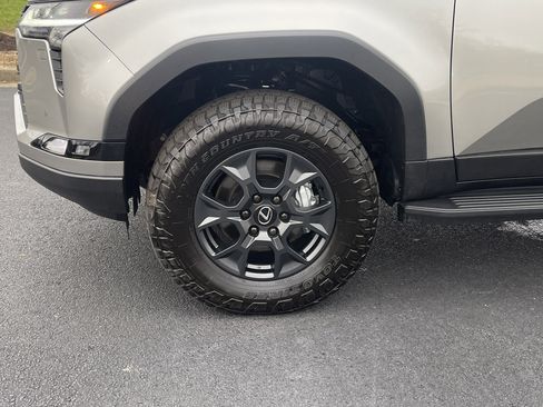 Used 2025 Lexus GX 550 image 32