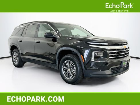 Used 2025 Chevrolet Traverse LT AWD/4WD image 1