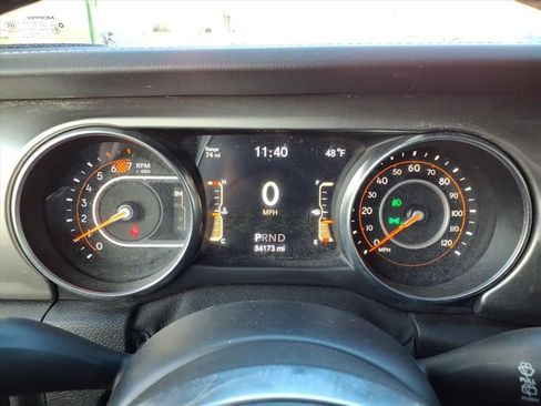 Used 2020 Jeep Wrangler Unlimited Sahara image 30
