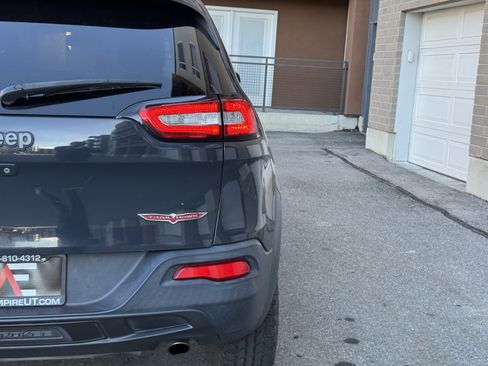 Used 2016 Jeep Cherokee Trailhawk image 6