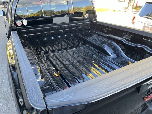 Used 2024 Nissan Frontier PRO-4X w/ Off-Road Protection Package image 11