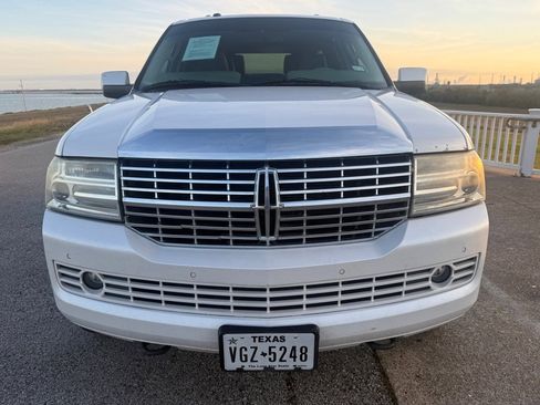 Used 2010 Lincoln Navigator L 2WD image 2