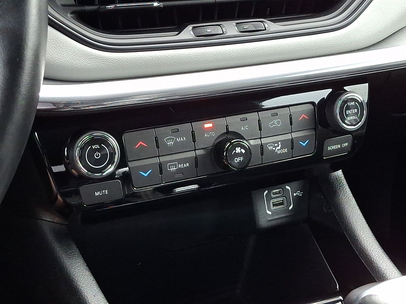 Certified 2022 Jeep Compass Limited w/ Sun and Sound Group AWD/4WD image 17