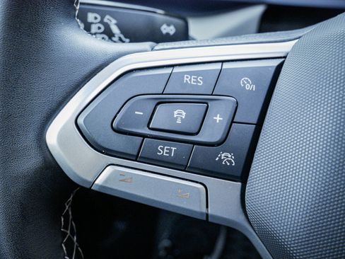 Used 2024 Volkswagen Taos SE w/ Panoramic Sunroof Package image 19