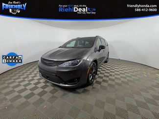 Used 2019 Chrysler Pacifica Limited image 1