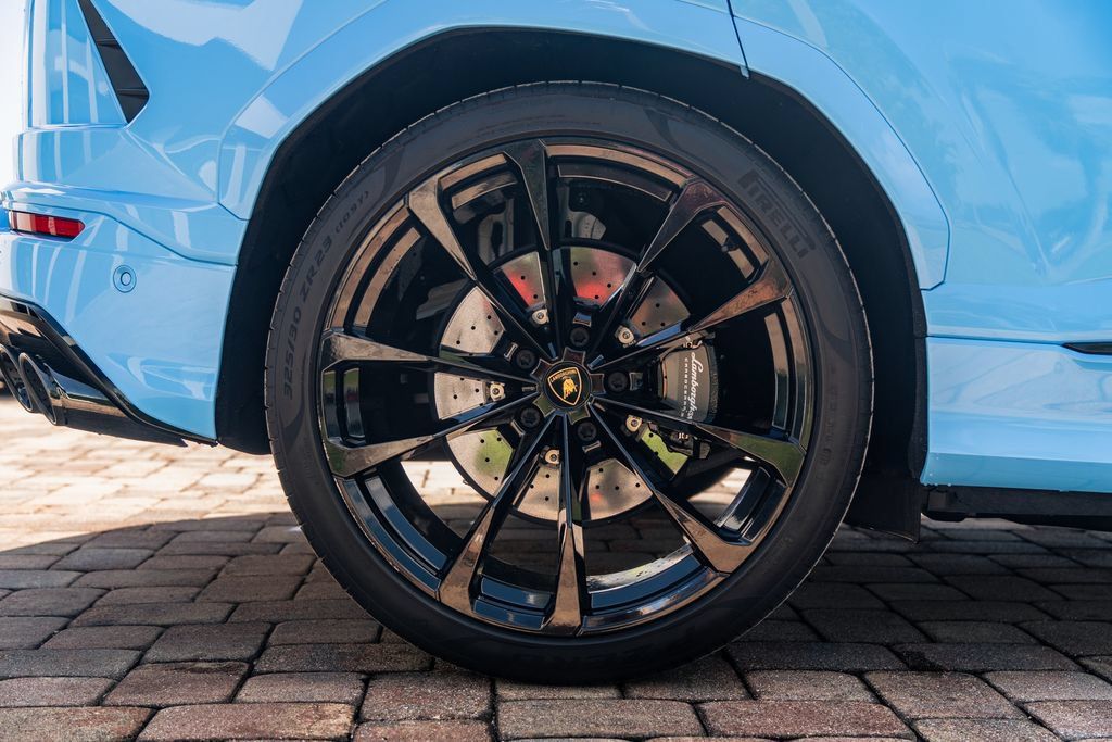 Used 2022 Lamborghini Urus AWD/4WD image 13