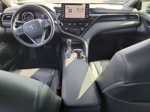 Used 2021 Toyota Camry XLE image 14