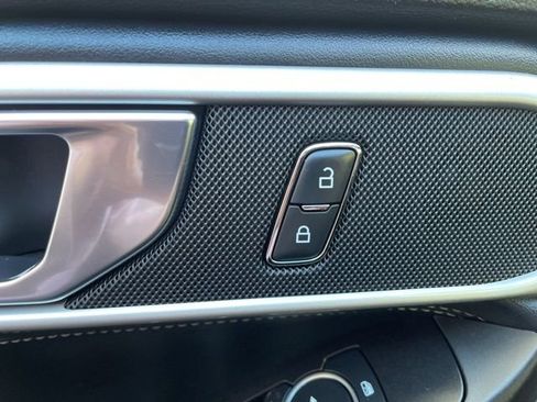 Certified 2020 Ford Explorer XLT w/ Equipment Group 202A image 19