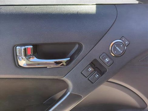 Used 2011 Hyundai Genesis 2.0T image 9