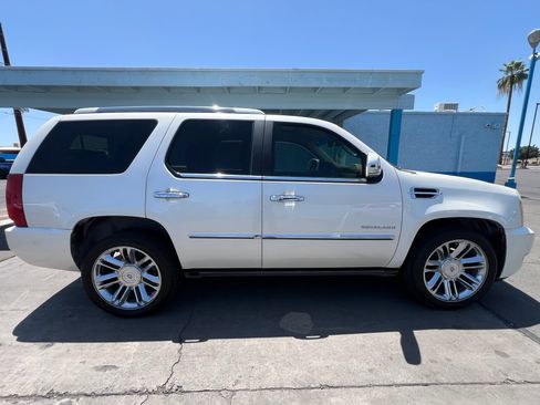 Used 2012 Cadillac Escalade Platinum image 2