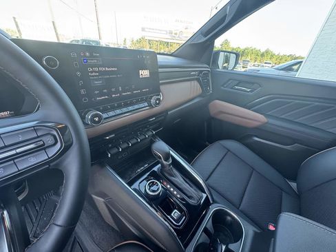 Used 2025 GMC Canyon AT4 w/ AT4 Premium Package image 19