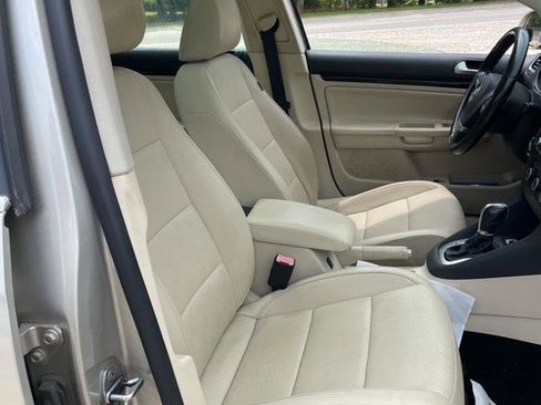 Used 2013 Volkswagen Jetta TDI FWD image 2