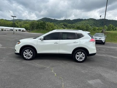 Used 2016 Nissan Rogue SV w/ SV Premium Package AWD/4WD image 5