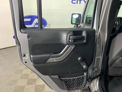 Used 2017 Jeep Wrangler Unlimited Sport w/ Connectivity Group image 27