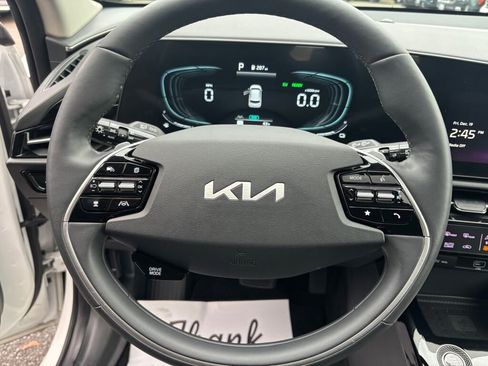 Certified 2023 Kia Niro SX image 18
