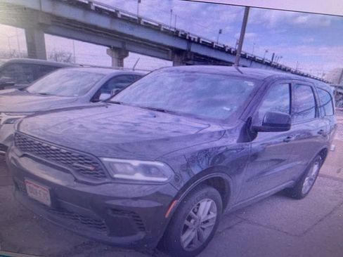 Used 2023 Dodge Durango GT image 2