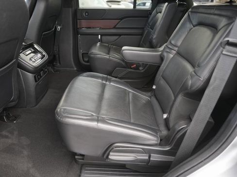 Used 2021 Lincoln Navigator Reserve image 13