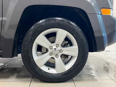 Used 2014 Jeep Patriot Latitude w/ Sun/Sound Group image 7