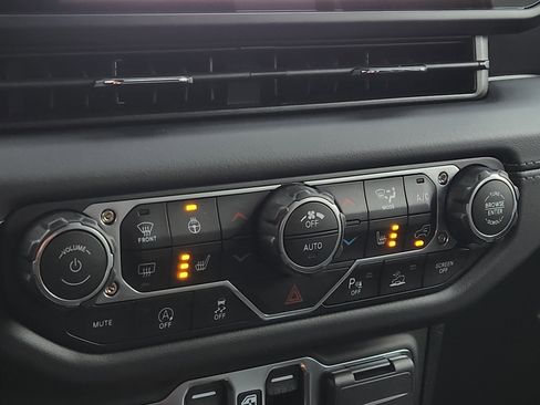 New 2025 Jeep Wrangler Unlimited Sahara AWD/4WD image 7